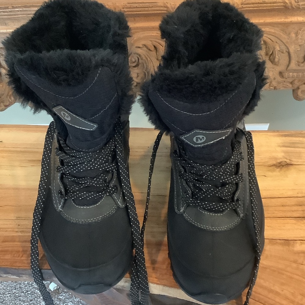 Merrell Black Fleece-Lined Footwear